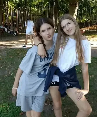 Uczniowie klas 5b, 5c i 6a na lekcji WF w parku linowym i przy tężni