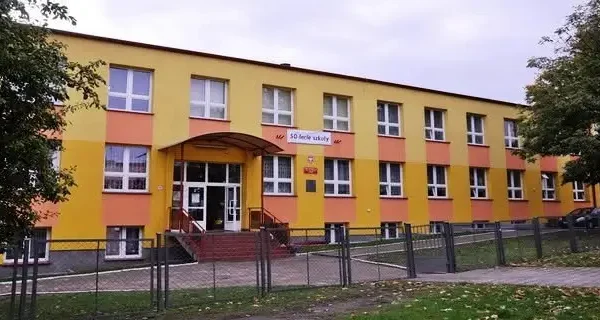 Znaleziono zegarek na orliku przy Szkole Podstawowej nr 3 w Kętrzynie