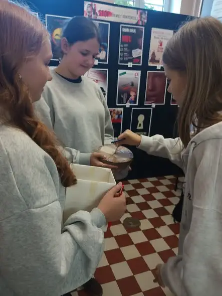 Konkurs „STOP PRZEMOCY RÓWIEŚNICZEJ!” – uczniowie wybrali najlepsze plakaty