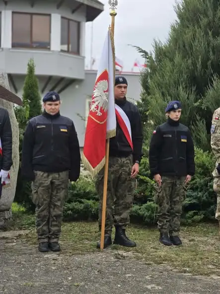 Kętrzyn: klasy mundurowe oddały hołd Prymasowi Wyszyńskiemu na Lotnisku Wilamowo