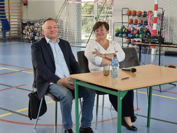 Aktor z Olsztyna odwiedził swoją dawną szkołę. Uczniowie nie kryli zachwytu