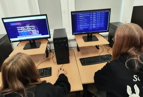 Uczniowie z Trzcianki w ogólnopolskim konkursie „Broń się w necie”