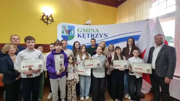 Gmina Kętrzyn nagrodziła najlepszych uczniów. Stypendia po 1000 zł trafiły do szóstki