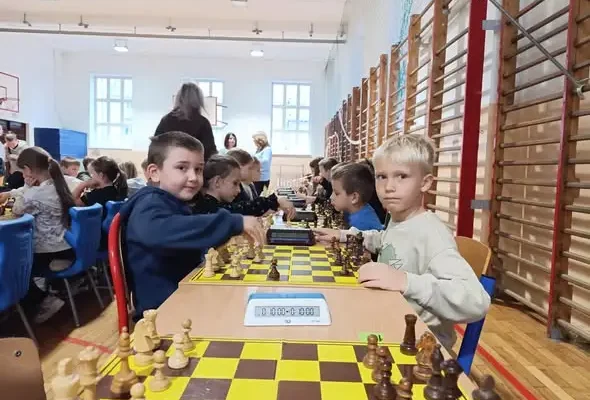 Szkolna Liga Szachowa w Kętrzynie: rekordowe 88 graczy i sukcesy uczniów
