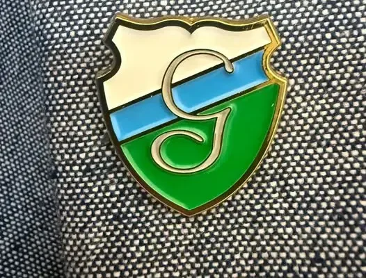 Klubowa wpinka z herbem Granicy Kętrzyn – dostępna dla kibiców