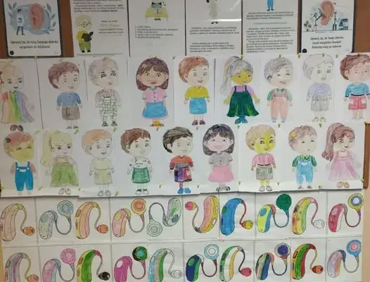 Uczniowie z Kętrzyna uczyli się słuchać i akceptować – akcja „Kocham słyszeć”