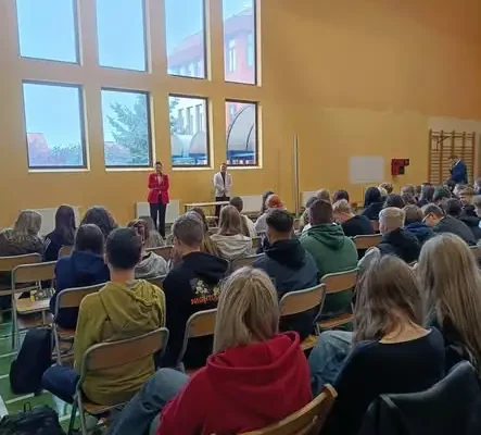 Kętrzyn: uczniowie klas 8c i 8d rozmawiali o zagrożeniach współczesnego świata