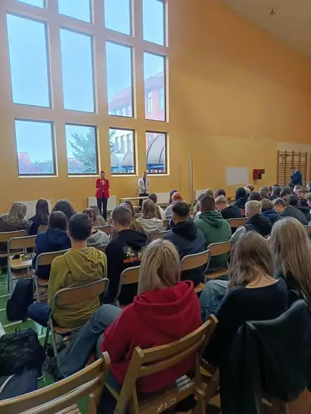 Kętrzyn: uczniowie klas 8c i 8d rozmawiali o zagrożeniach współczesnego świata