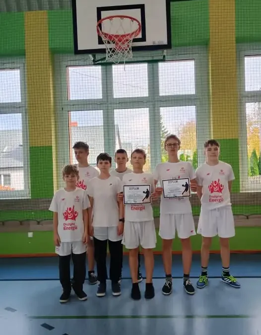 Gminne Zawody w Koszykówce 3×3 w Linii – sportowa rywalizacja i gratulacje dla zawodników